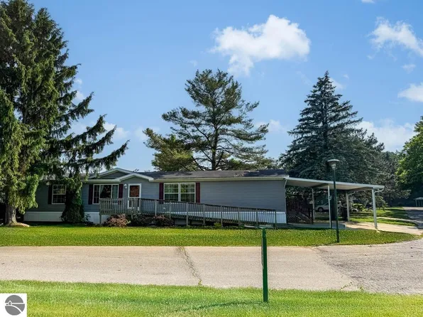 12 Parkwood Dr, Saint Louis, MI 48880