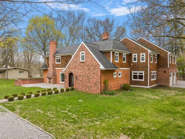 31355 Kennoway Ct, Beverly Hills, MI 48025