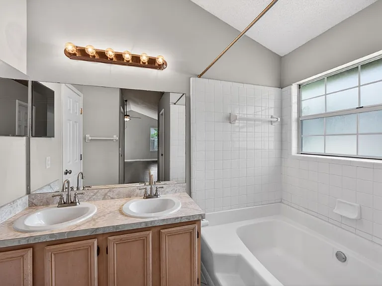 3550 Sheldrake Dr — Photo 20