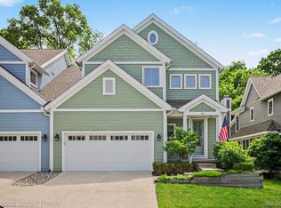 307 River Wood Trl S #2, Milford, MI 48381