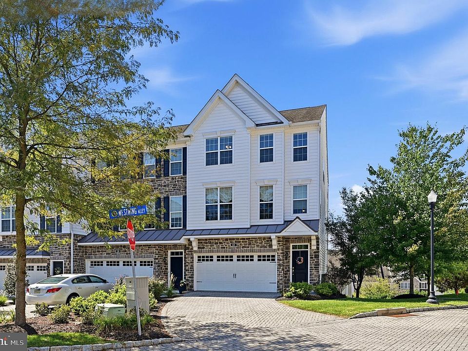 1st image of 121 Corvus Cir
