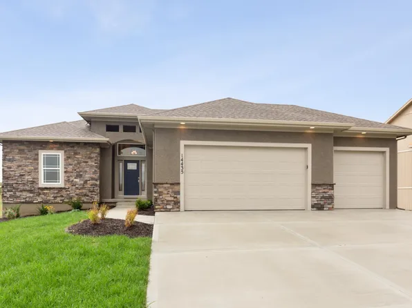 Wyndham V Plan, Falcon Lakes