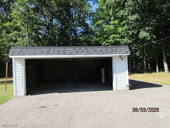 3rd image of 13911 Cranwood Park Blvd