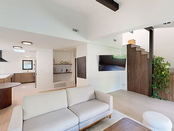 4th image of 11 Park Lane Dr #28