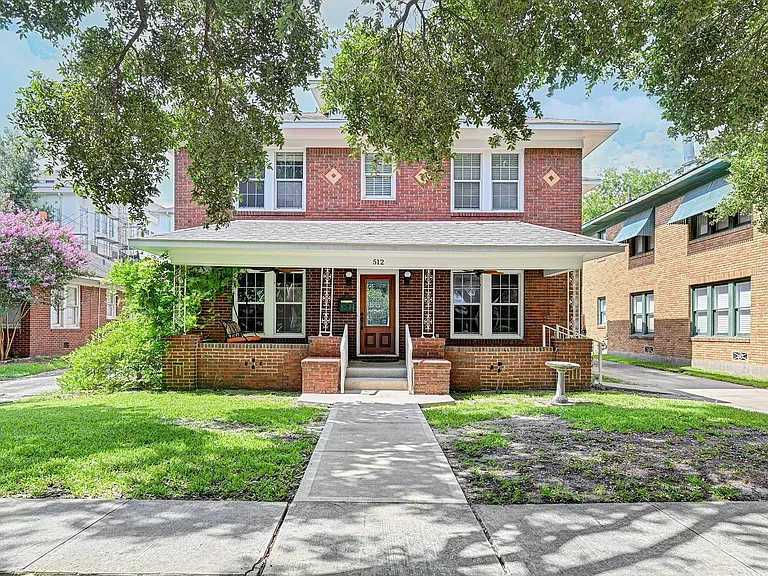 512 W Pierce St — Photo 1