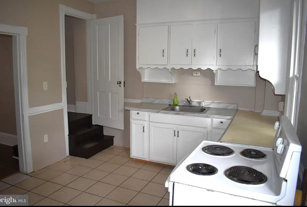 3 bed, 1140 sqft, $1,750 — Photo 3