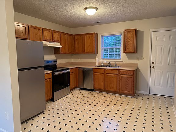 4th image of 844 N Franklin St