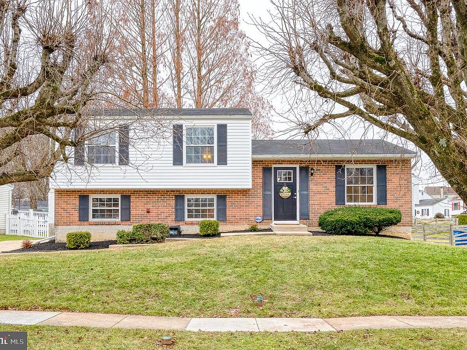 1st image of 217 Laurentum Pkwy