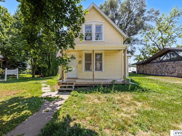 1853 Colfax St, Blair, NE 68008