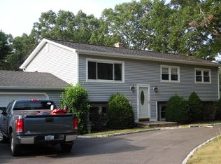7 Wompag Rd, Westerly, RI 02891