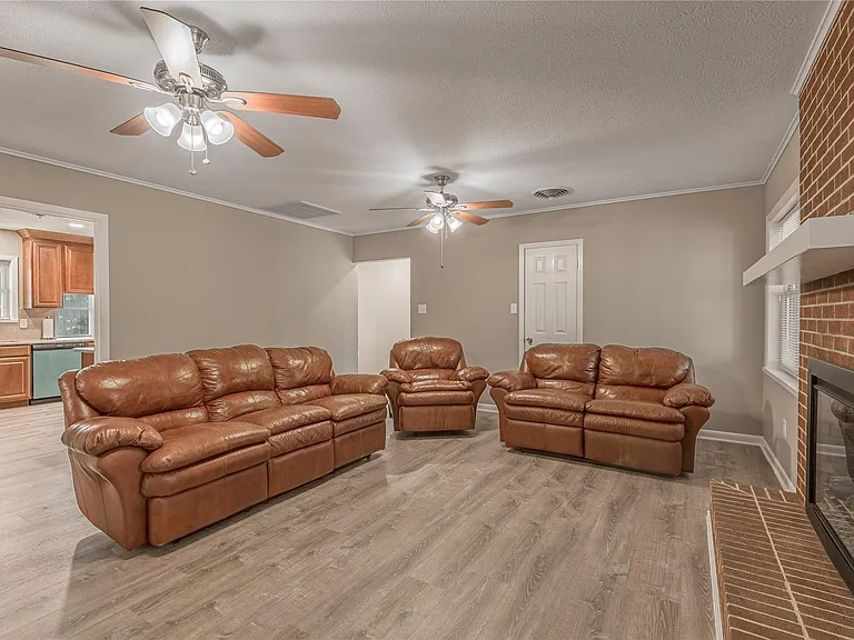 2201 Badger Ln — Photo 6