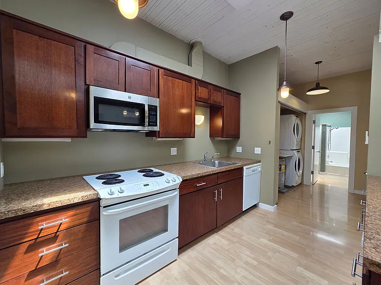 750 Monroe St — Photo 11