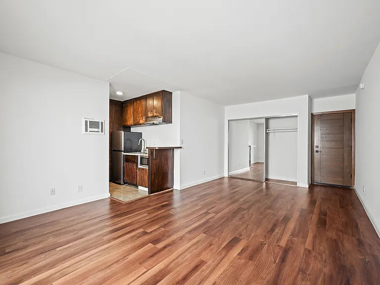 1832 Purdue Ave — Photo 8