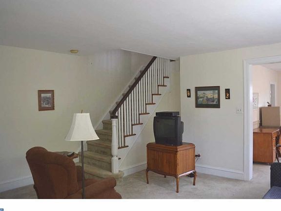 4th image of 723 Anderson Ave