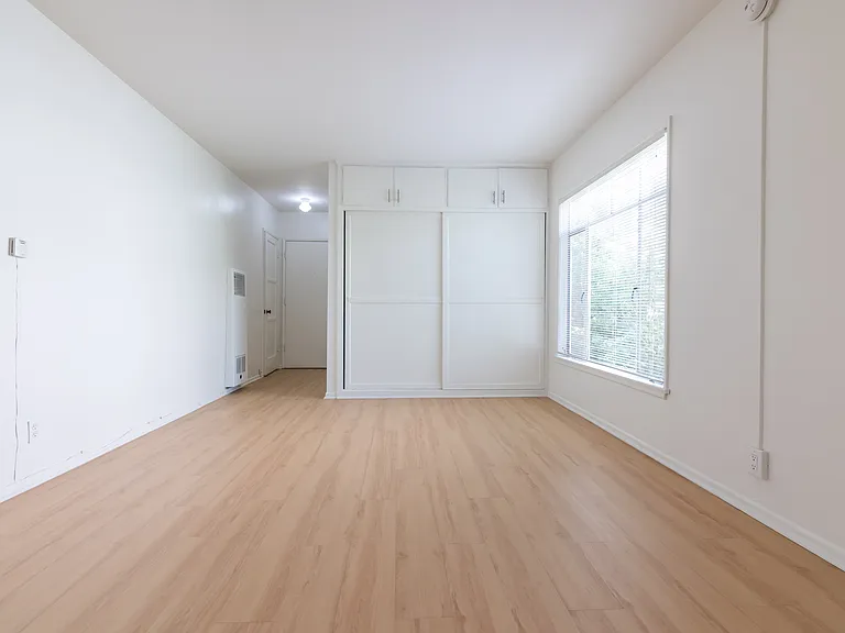 Gayley Manor Apartments — Photo 88