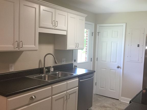 4th image of 104 Easley St