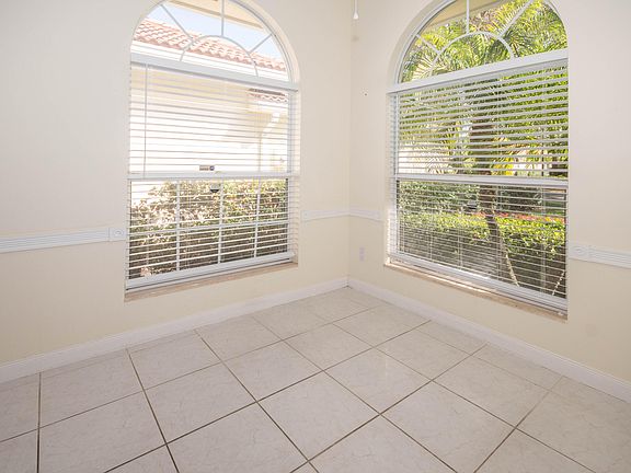 5th image of 199 E Tall Oaks Circle