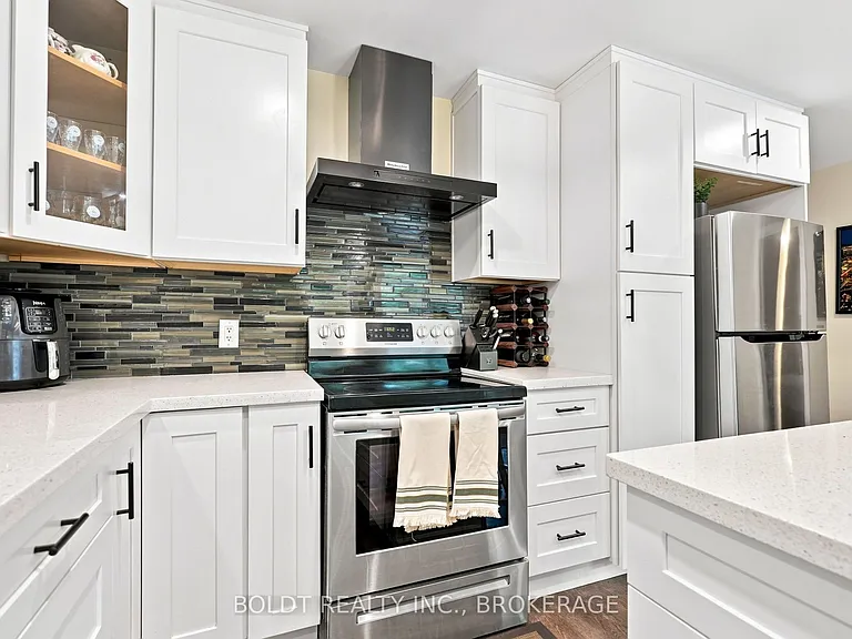 8166 Thorold Stone Rd — Photo 9