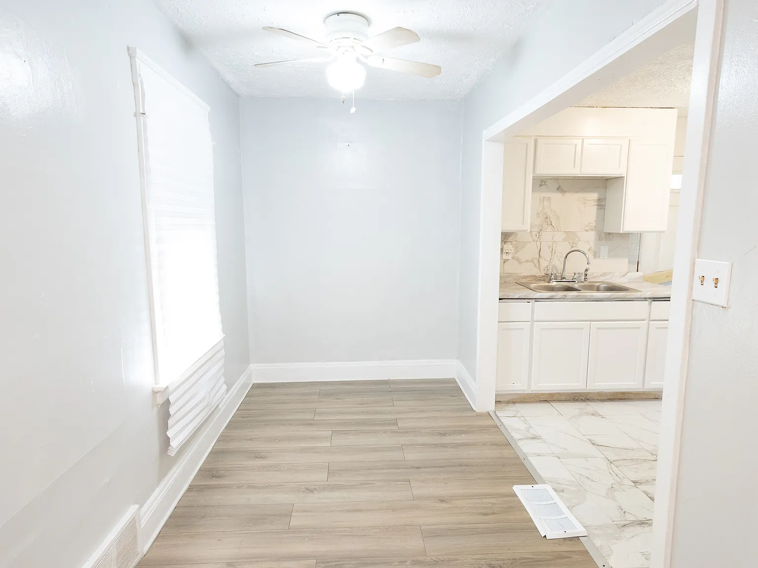2 bed, 900 sqft, $1,200 — Photo 2