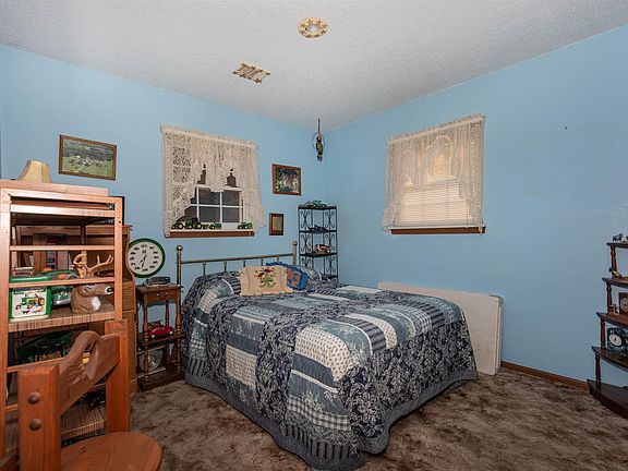 4th image of 15920 Highway C