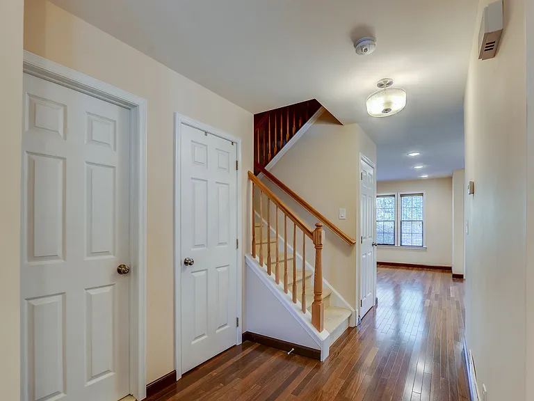 403 Taggert Dr — Photo 9