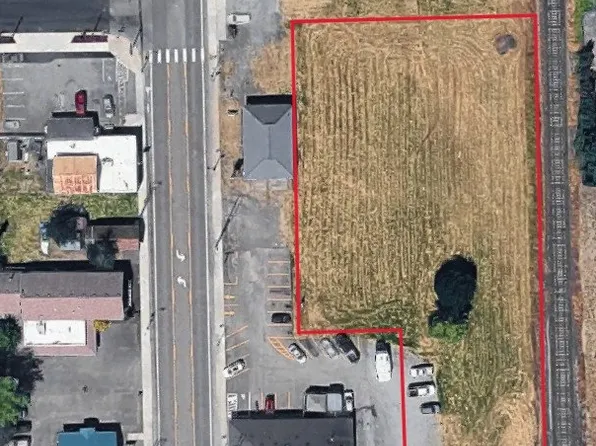 180 SE 10th St, Dundee, OR 97115