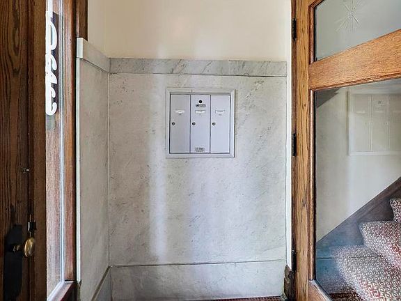 4th image of 1021 N Hoyne Ave #1A