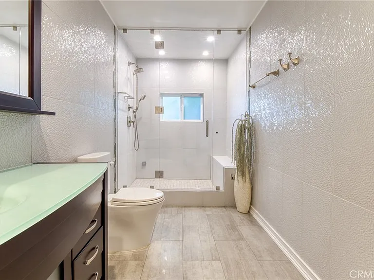 7796 Skyhill Dr — Photo 14