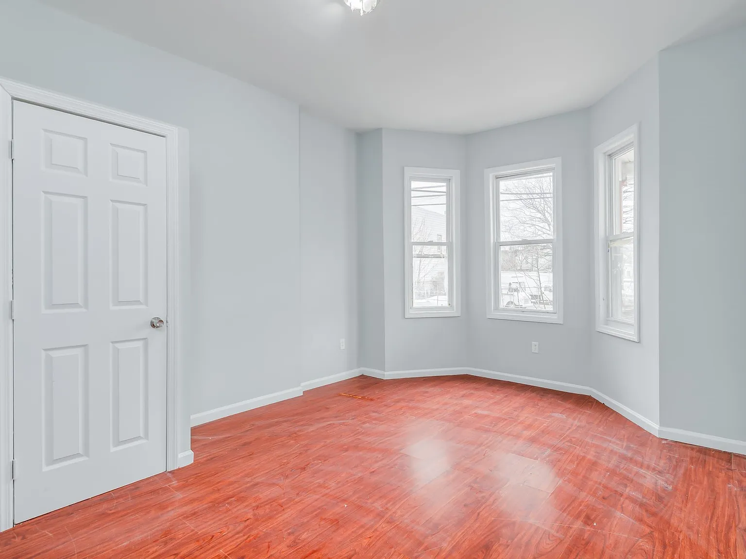 3 bed, 1.0 bath, $2,350 — Photo 4