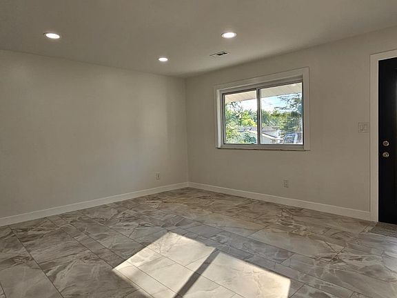5th image of 1473 Bonneville Ln