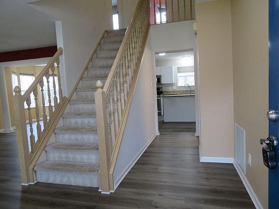 4th image of 7990 Cobblesprings Dr