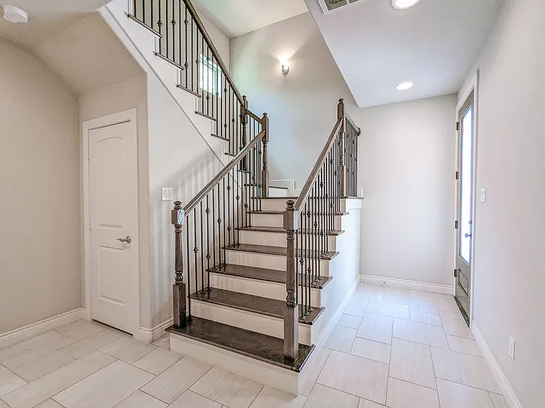 5323 Kiam St — Photo 9