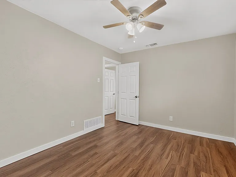 1717 Japonica Ln — Photo 31