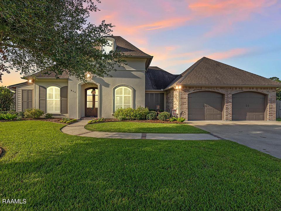 1st image of 211 Quiet Oaks Dr