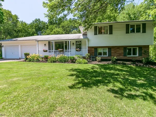 2468 Alan Dr, Willoughby Hills, OH 44092
