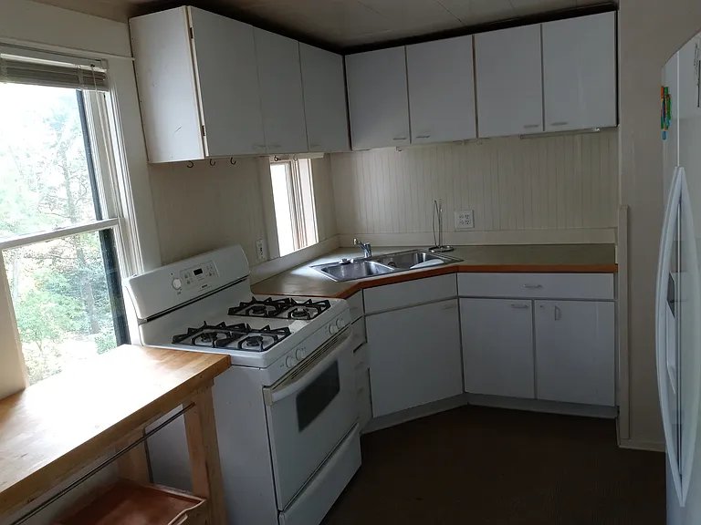 528 Glenwood Ave SE — Photo 5