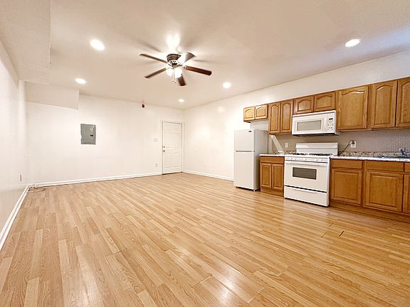 5th image of 748 S 8th St Floor 1