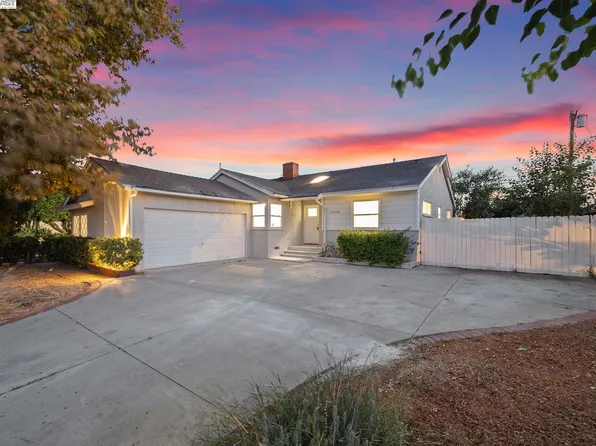 20724 Bassett St, Winnetka, CA 91306