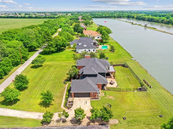 10 Ski Haven Dr, Justin, TX 76247