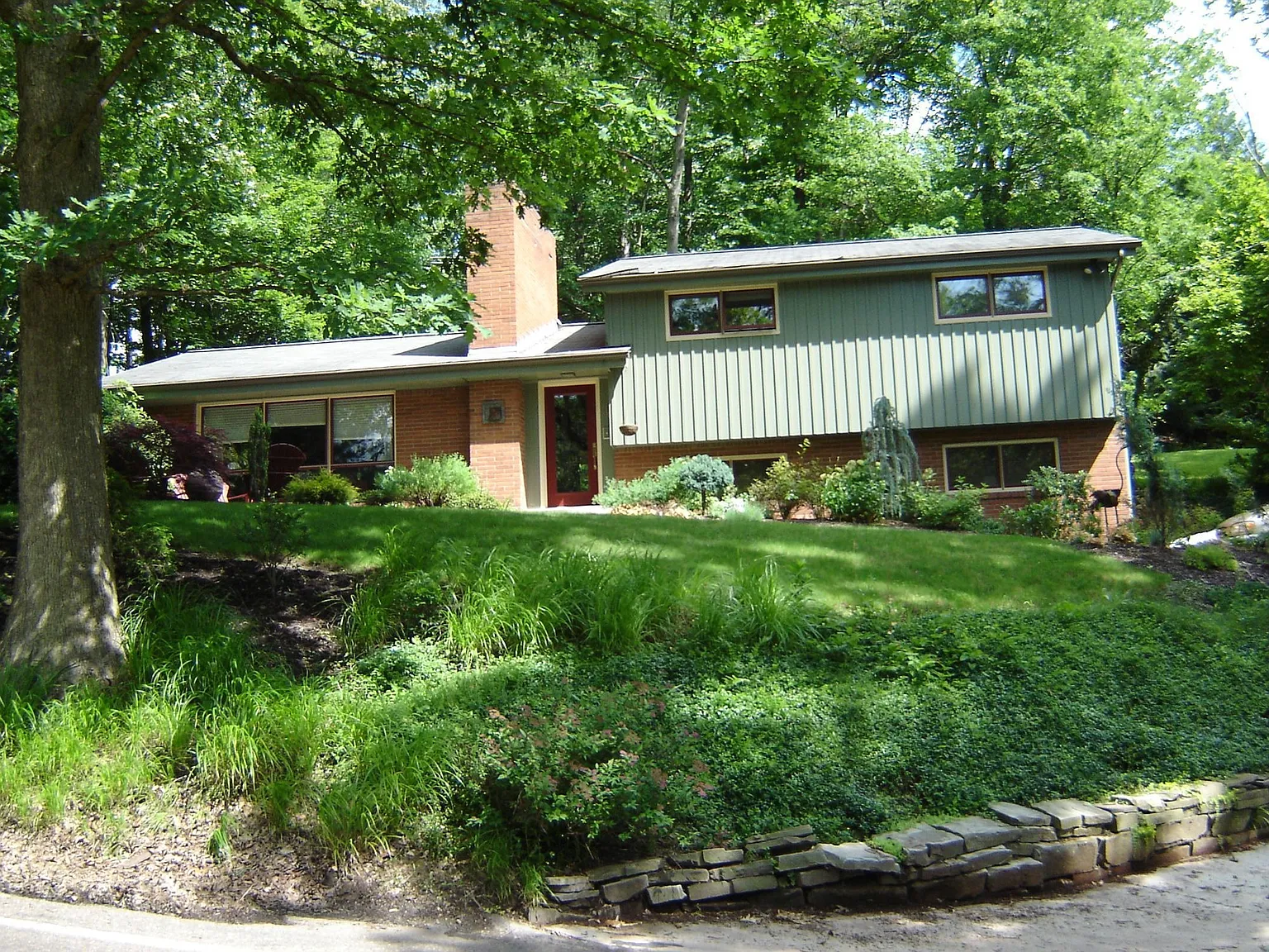2790 McCully Rd photo 1
