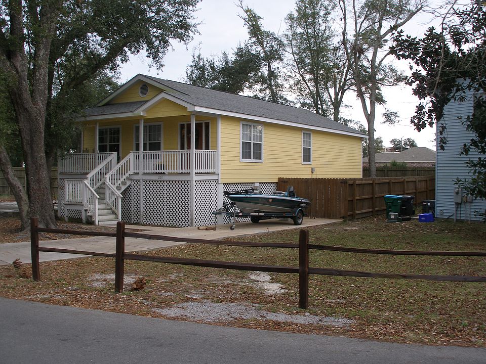 2nd image of 220 16th St
