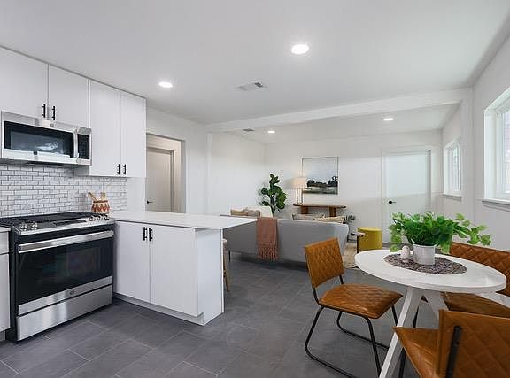 4th image of 5005 Avenue F #A