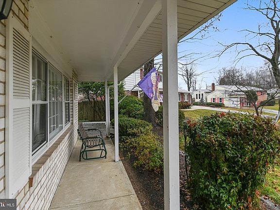 2nd image of 4 Balmoral Ct