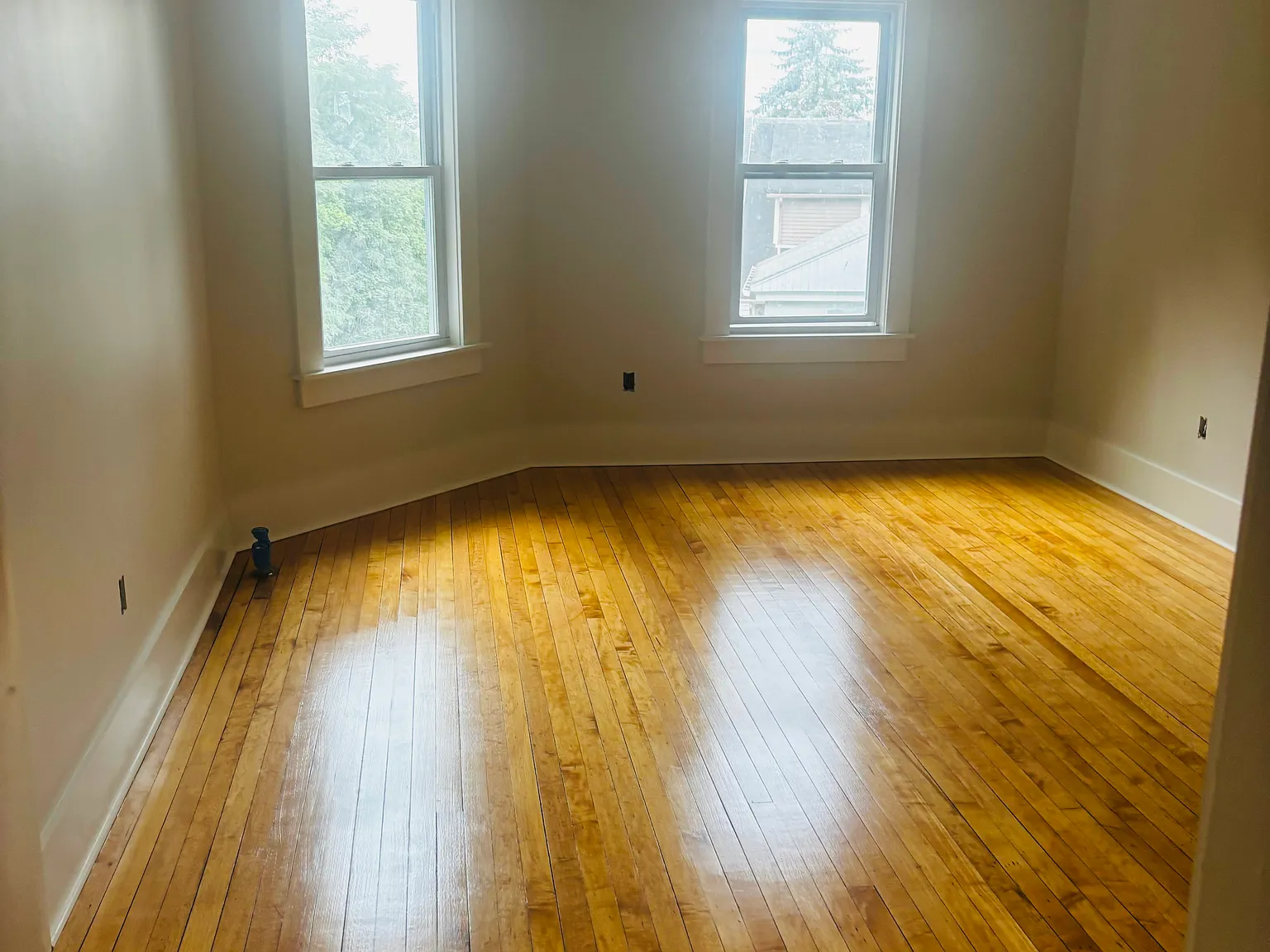 3 bed, 1.0 bath, 1500 sqft, $2,400 — Photo 3