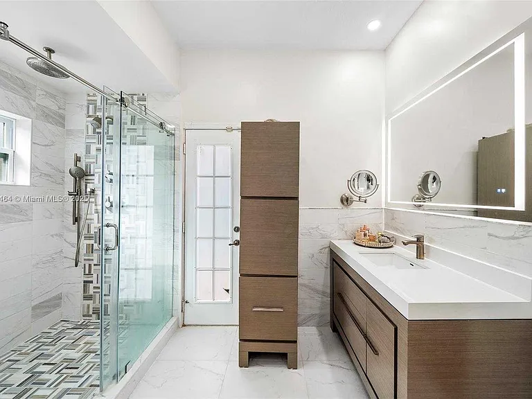 NW 18th Pl — Photo 18