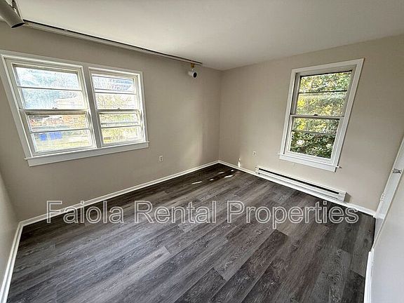 3rd image of 827 Church St