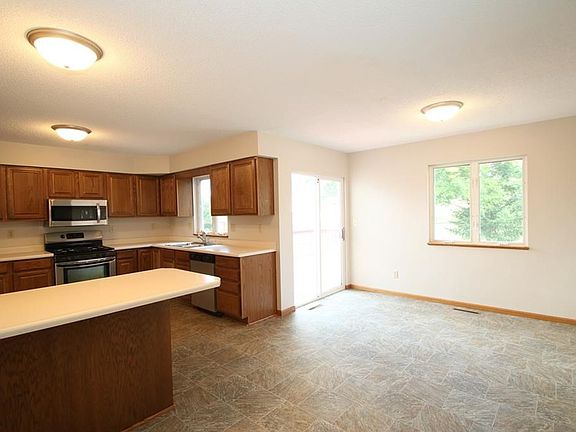 Eat In Kitchen and Breakfast Bar