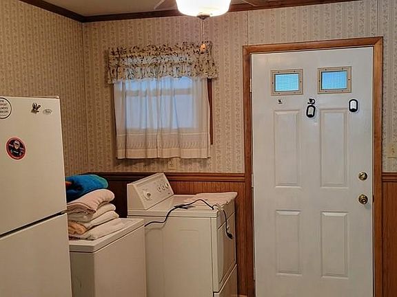 4th image of 633 Beech Ave