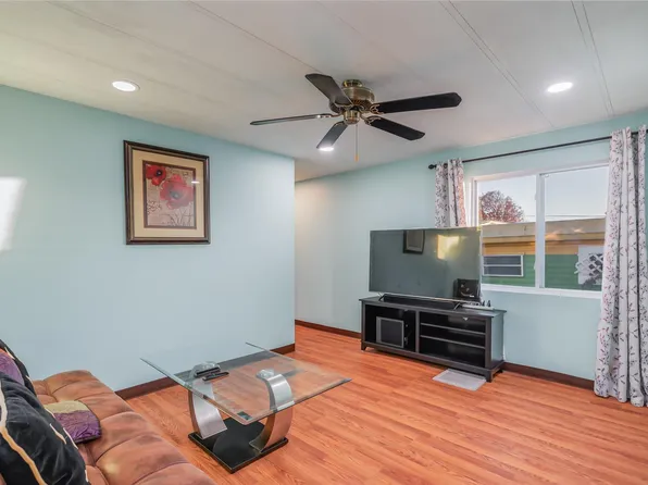 190 West 24th Street image 4 of 21