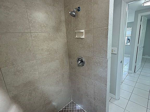 4th image of 5458 Sholtz St